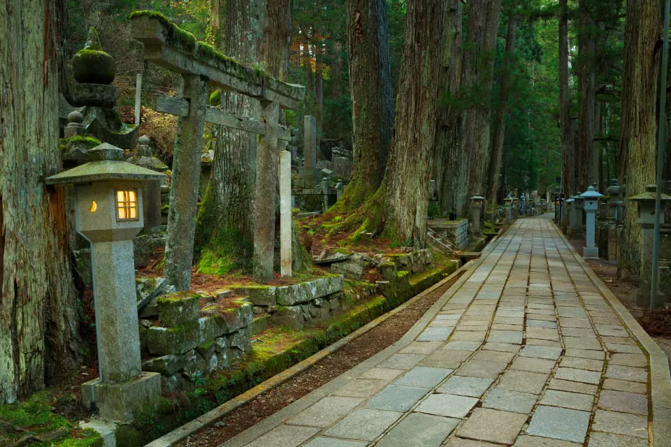 Cementerio de Okunoin (Monte Koya, Japón) 2