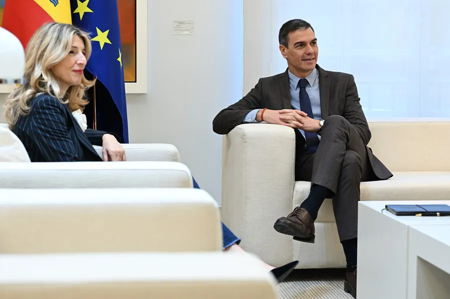 El presidente del Gobierno, Pedro Sánchez y la vicepresidenta Yolanda Diaz|Foto: EFE Moncloa Borja Puig de la Bellacasa Pedro Sánchez garantiza a Yolanda Díaz que no se reducirá el gasto social por el destinado a defensa