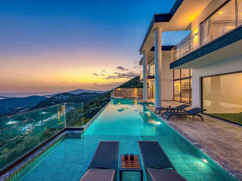 fachada-de-una-mansión-de-lujo-con-arquitectura-moderna-y-piscina-infinita