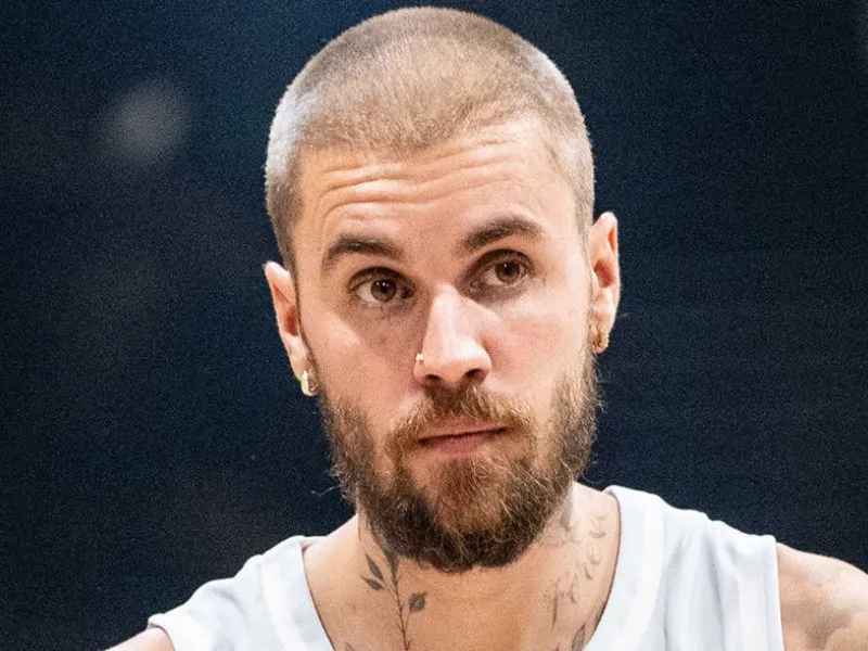 justin-bieber-agresion-publica|Foto: E! News Un vídeo difundido en redes muestra a Justin Bieber siendo golpeado durante una discusión en presencia de su esposa
