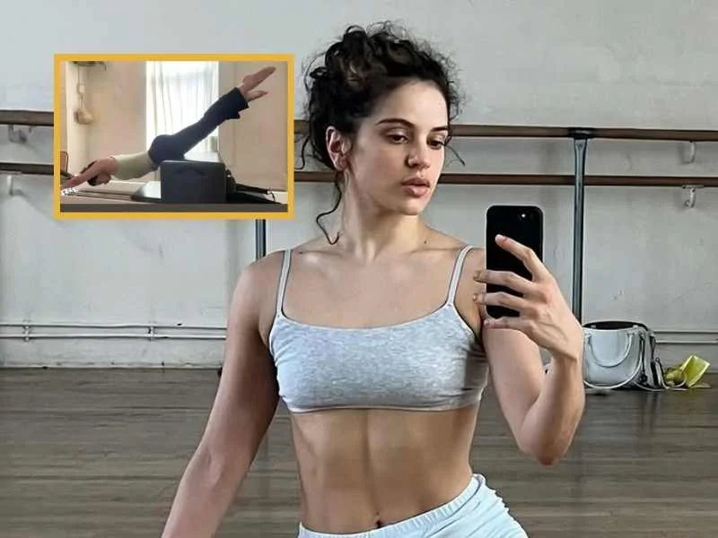 Extensión de columna en pilates inspirada en el ejercicio swan dive que realiza Rosalía