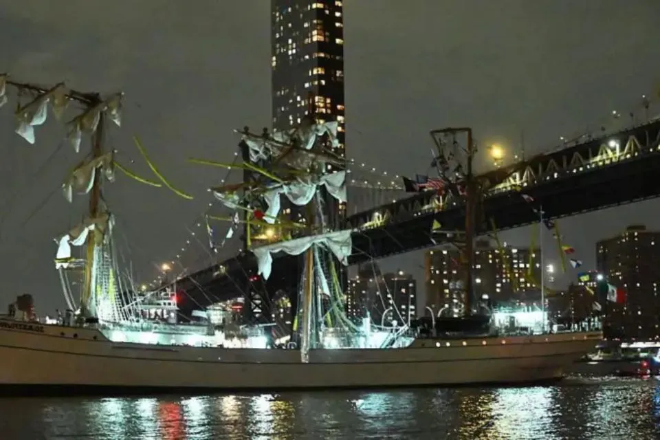 Accidente del buque escuela de México en el puente de Brooklyn|Foto: BBC Mundo/Getty Images Lo que se sabe del accidente del buque escuela de México en el puente de Brooklyn
