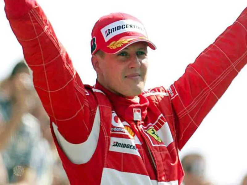 michael-schumacher-12-anos-accidente|Foto: El Nacional.cat 12 años después del accidente en los Alpes, Michael Schumacher sigue lejos de la vida pública. Un amigo confirma que la familia no prevé mostrarlo en público, reforzando el hermetismo que rodea al heptacampeón