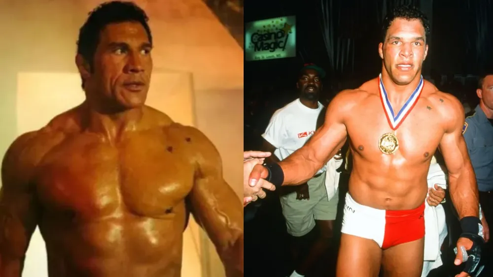 A la izquierda Dwayne Johnson en "The Smashing Machine", a la derecha Mark Kerr (1997)|Foto: Getty / A24 "The Smashing Machine", dirigida por Benny Safdie y producida por A24, profundiza en la vida del exluchador Mark Kerr, una figura icónica y atormentada de las artes marciales mixtas.
