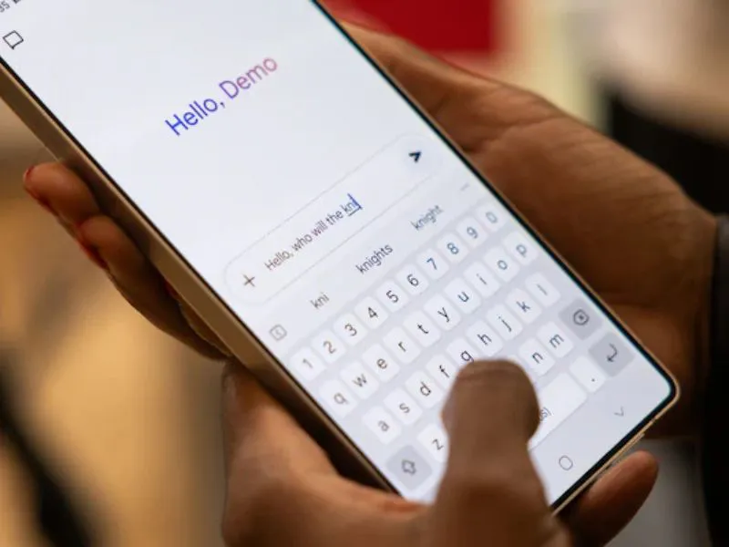 apple-rediseño-siri-chatbot-inteligencia-artificial-iphone-mac|Foto: Yuki Iawmura/Bloomberg Apple transformará a Siri en un potente chatbot de IA generativa bajo el nombre clave 'Campos' para competir directamente con ChatGPT de OpenAI