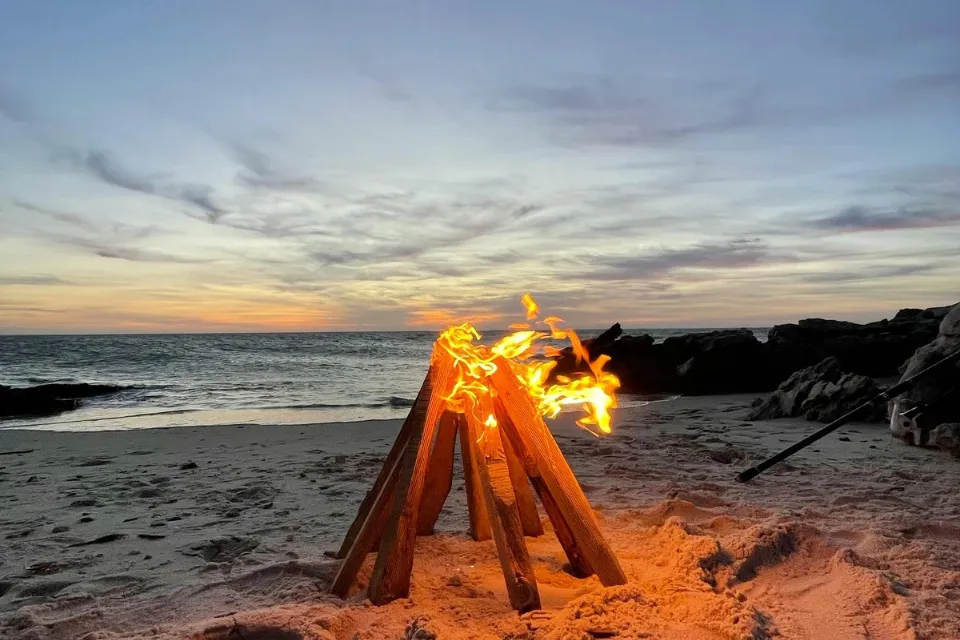 Hoguera de San Juan Estas son las mejores playas españolas para vivir una mágica Noche de San Juan
