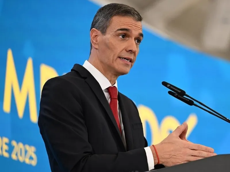 pedro-sanchez-presentacion-medidas-acceso-jovenes-actividad-agraria-ihub|Foto: Pool Moncloa/Borja Puig de la Bellacasa El presidente Pedro Sánchez promete movilizar tierras estatales para jóvenes agricultores. Conoce la medida frente al déficit de vivienda pública estatal