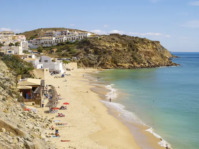 Burgau, el Santorini portugués|Europa Press/Turismo del Algarve  Descubre Burgau: el Santorini portugués con puertas de colores 