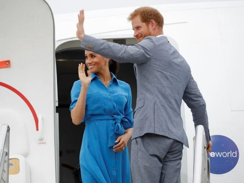 El príncipe Harry y Meghan Markle aterrizan en Reino Unido|Foto: Getty Images