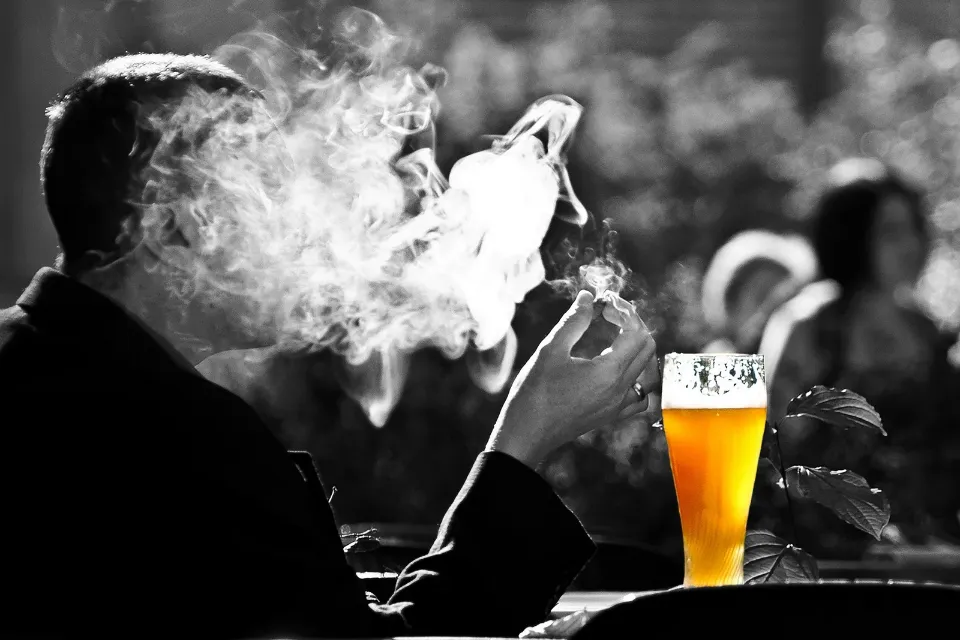 Nueva ley del Tabaco: se prohibirá fumar y vapear en campus universitarios y zonas de ocio Nueva ley del Tabaco prohibirá fumar y vapear en campus universitarios y zonas de ocio