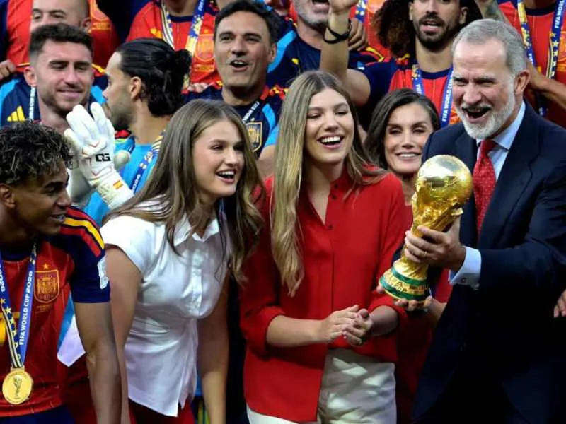 Los reyes de España junto a la princesa Leonor y la infanta Sofía celebrando el mundial|Foto: Getty Images