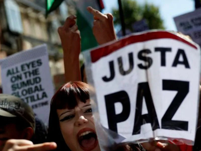 Miles de estudiantes se movilizan en toda España contra el "genocidio en Gaza"|Foto: La Vanguardia  Estudiantes españoles protagonizan huelgas y marchas en más de 30 ciudades para denunciar el "genocidio en Gaza" y exigir ruptura de relaciones con Israel