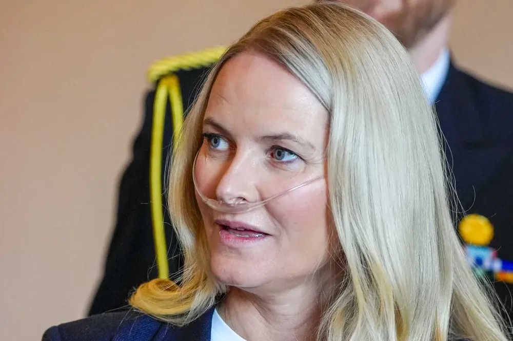 Princesa de Noruega Mette Marit aparece usando oxígeno Foto: Getty Images