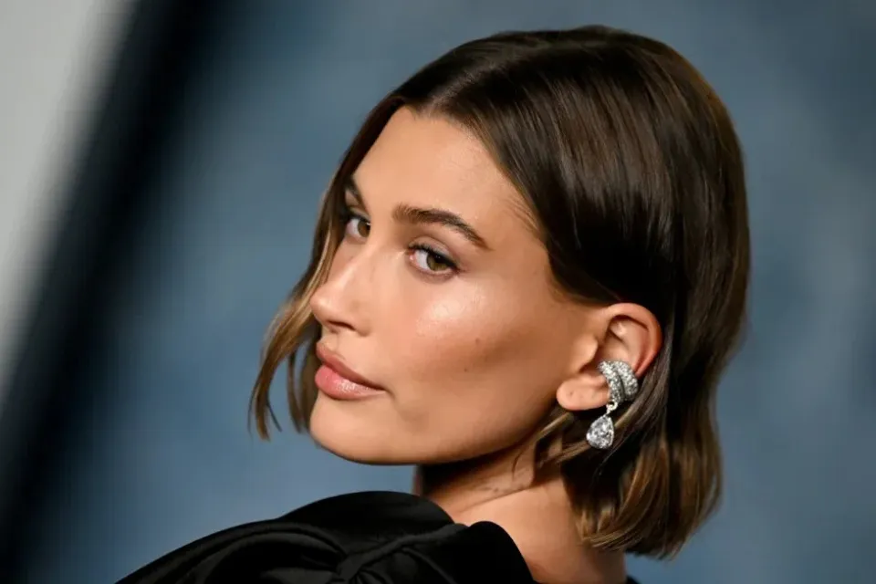Hailey Bieber|Foto: CNN/Getty Images/Lionel Hahn Hailey Bieber vende Rhode a e.l.f por $1.000 millones de dólares

