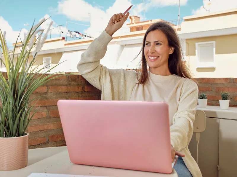 Más de 7.000 empleos ofrecen teletrabajo, contrato indefinido y salarios competitivos: conoce más aquí  Más de 7.400 vacantes en InfoJobs ofrecen teletrabajo, estabilidad y sueldos de hasta 60.000€ en todo el país 