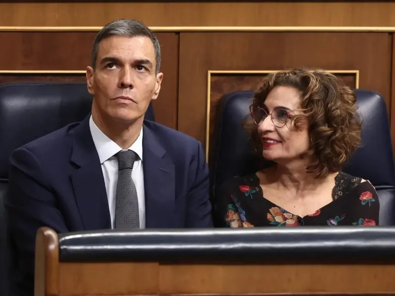 Pedro Sánchez y María Jesús Montero|Foto: El Español/Europa Press/Eduardo Parra Les Corts cita a Pedro Sánchez y ministros por la tragedia de la Dana