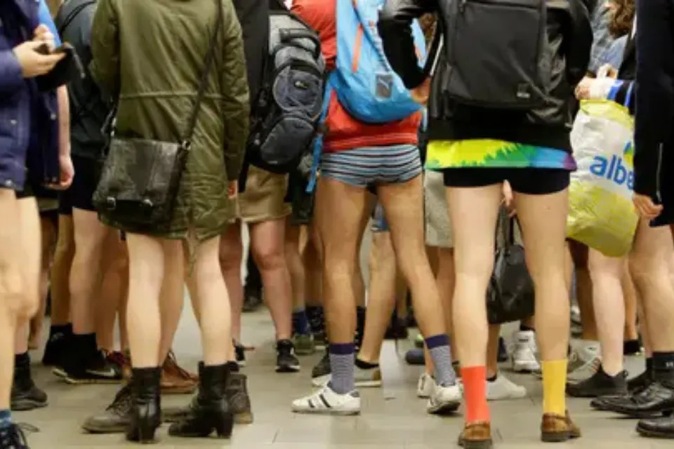 Día sin pantalones en el Metro de Londres- Foto: Antena 3/Reuters