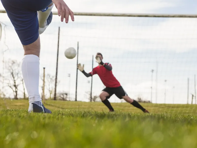 “Portero sintético”: la IA que anticipa penaltis mejor que los profesionales Un sistema de IA predice penaltis con un 63,9% de acierto, superando a los porteros reales. Tecnología clave para el análisis deportivo moderno