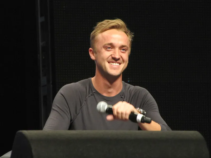 Tom Felton|Foto: Stever Potter / Flickr El actor, Tom Felton, que pronto volverá a interpretar a Draco Malfoy en Broadway, generó indignación al evitar condenar las polémicas declaraciones de la autora, en contraste con sus excompañeros de reparto. 
