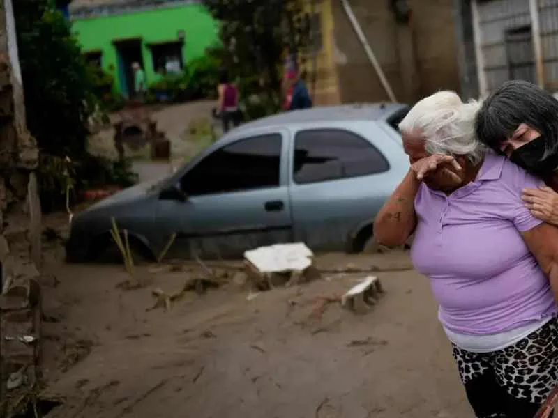 Sectores anegados tras el desbordamiento en Caracas|Foto: Matias Delacroix/AP