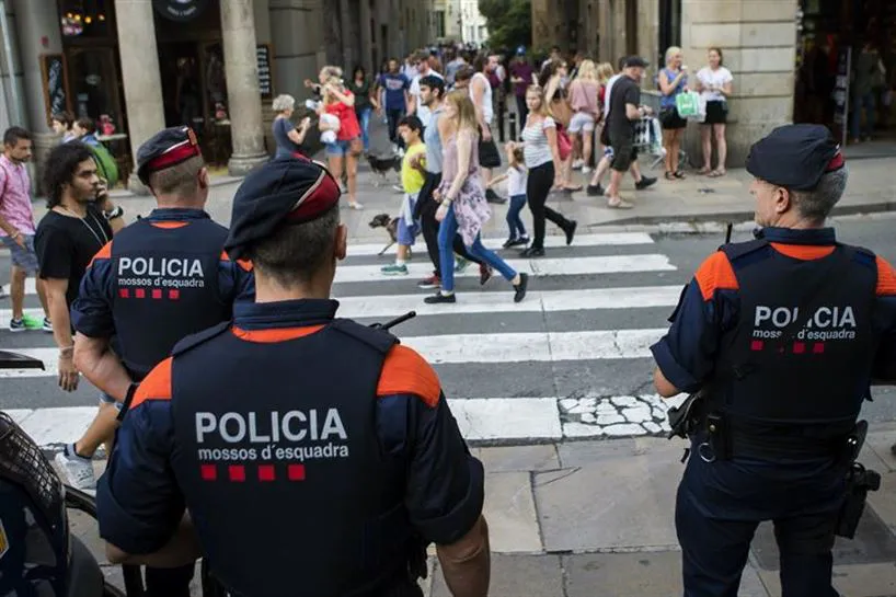 Mossos d'Esquadra de Cataluña | Foto: EFE Los Mossos gestionarán la seguridad de puertos y aeropuertos y estarán en las fronteras, según consta en la propuesta de Ley Orgánica de Delegación de competencias en materia de Inmigración
