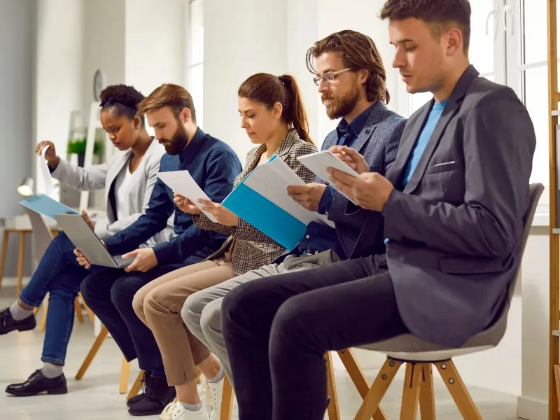 Experto de LinkedIn alerta: jóvenes enfrentan escasez laboral y desafíos por la IA   Experto de LinkedIn advierte sobre el pesimismo laboral entre jóvenes. La IA y la falta de vacantes están redefiniendo el inicio de las carreras profesionales
