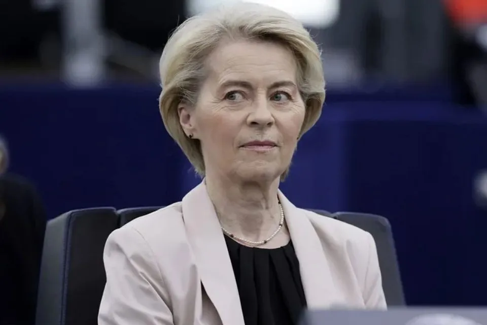 La Presidenta de la Comisión Europea, Ursula von der Leyen|Foto: EFE/EPA/Ronald Wittek Comisión Europea afirma que la UE «está preparada para responder» a los aranceles de Trump