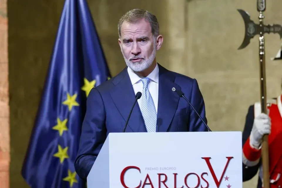 El rey Felipe VI durante el acto en el que Josep Borrell ha recibido el Premio Europeo Carlos V|Foto: EFE/Mariscal Felipe VI en los
Premio Europeo Carlos V: Europa es «un faro de integridad»