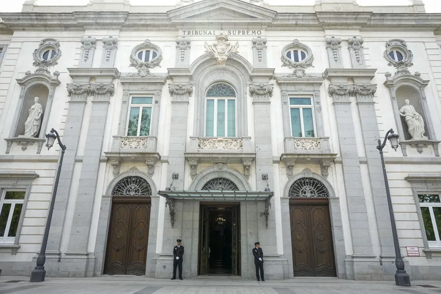 Entrada principal de la sede del Tribunal Supremo en Madrid. EFE/Borja Sánchez-Trillo