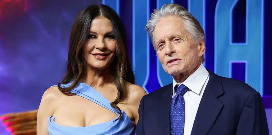 Michael Douglas con su esposa Catherine Zeta-Jones|Foto: Heute.at / Reuters Michael Douglas, ganador de dos premios Óscar, confiesa que no tiene planes inmediatos de volver a actuar y disfruta de su merecido descanso tras una vida dedicada al cine.