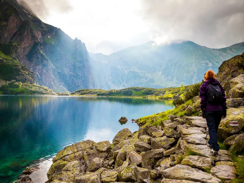 Turismo outdoor en España: clave para combatir la estacionalidad  El turismo 'outdoor' desestacionaliza el sector en España, impulsa la economía local y promueve un modelo más sostenible y equilibrado