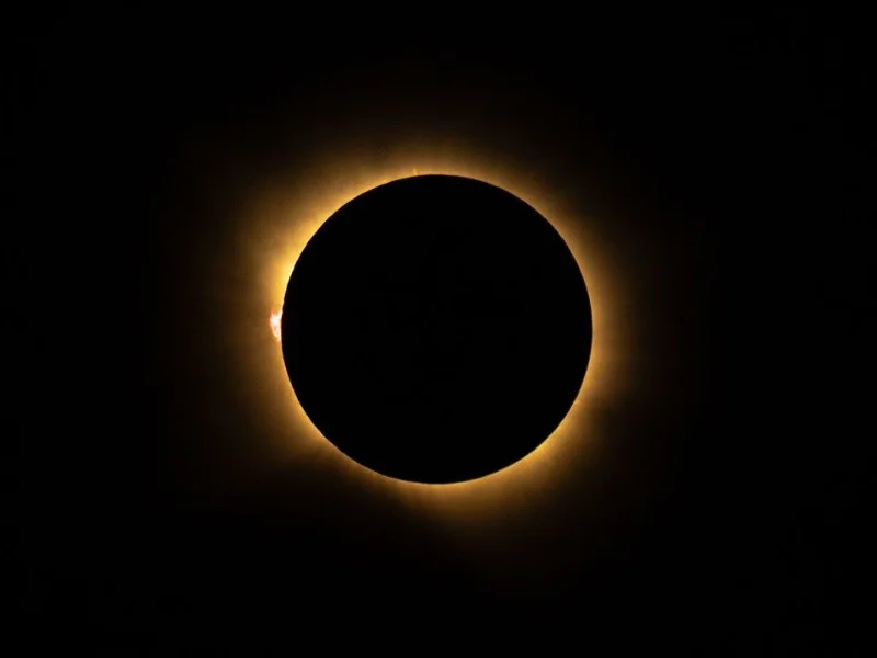 Oscuridad diurna durante la totalidad del eclipse solar sobre la Península Ibérica|Foto: NASA