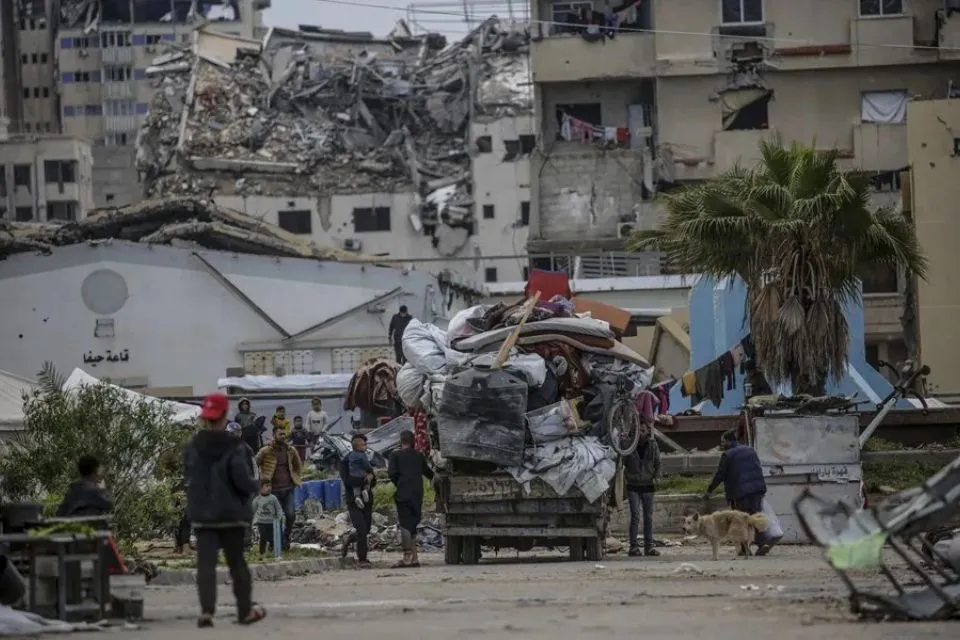 Palestinos desplazados en la ciudad de Gaza|Foto: EFE/EPA/Mohammed Saber Israel aprueba nuevos planes militares para seguir con la guerra en Gaza