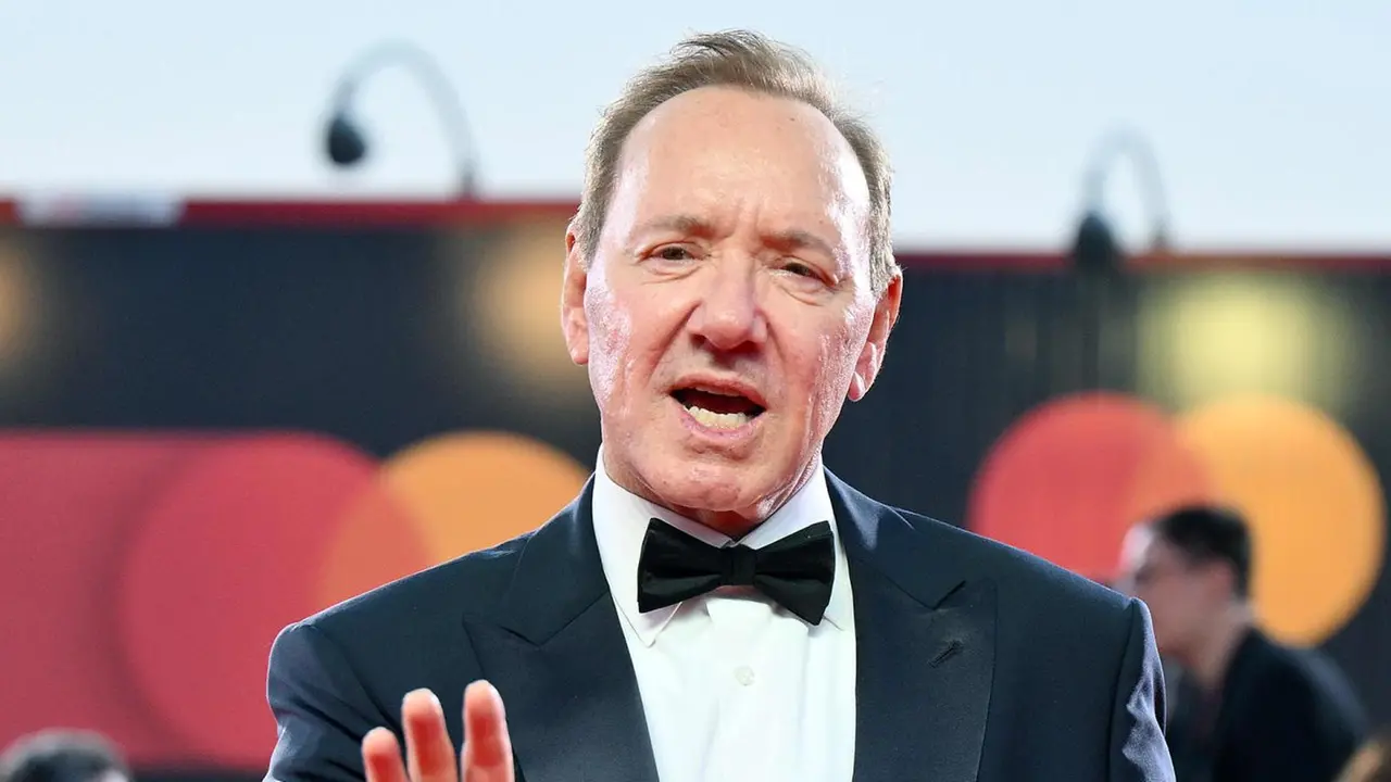 Kevin Spacey afirma no tener casa tras escándalo sexual. Foto: La Nación / Laura Sartini El actor de 64 años, ganador de dos Oscar, revela en una entrevista que su situación financiera "no es muy buena" y que ha tenido que vender su hogar para hacer frente a los "astronómicos" costes legales de los últimos siete años.