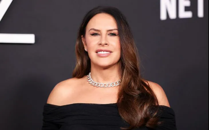 Karla Sofía Gascón|Foto: IMDB / Netflix La actriz española, Karla Sofía Gascón, primera nominada trans a Mejor Actriz por "Emilia Pérez", no aparece en la lista de nuevos miembros de la Academia, generando debate sobre los criterios de selección y el peso de las polémicas en su carrera.