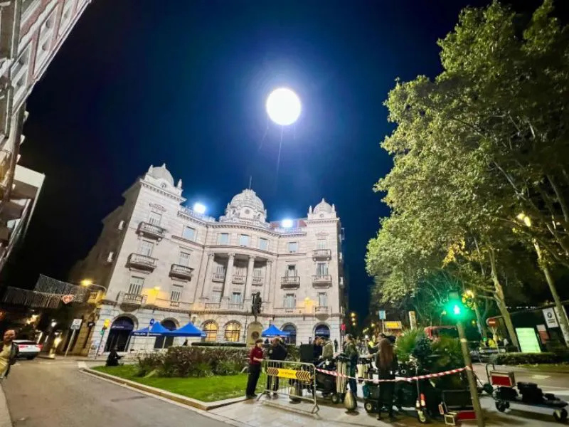 mario-casas-netflix-reus-en-nombre-de-otro|Foto: Diari de Tarragona/Alfredo González Reus se convierte en Barcelona para el rodaje de 'En nombre de otro', la nueva película de Oriol Paulo para Netflix, con Mario Casas como protagonista