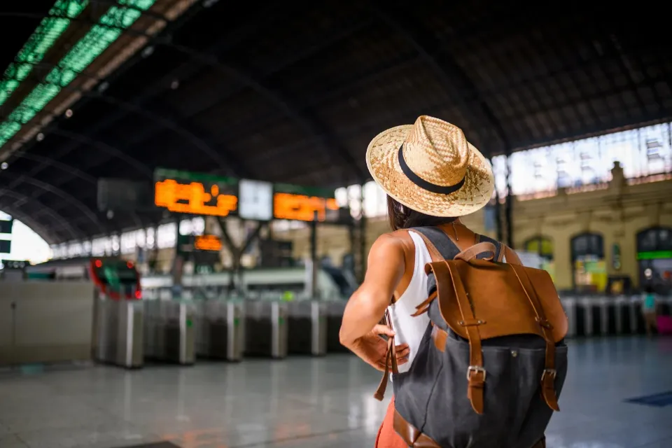 El turismo interno en España cayó en 2024 El turismo interno cayó un 2,3% en 2024 y los viajes al extranjero aumentaron