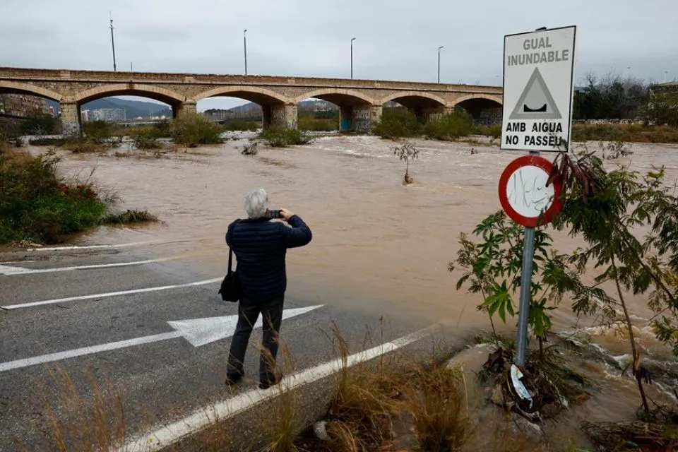 Río Palancia a su paso por Sagunto de la Comunidad Valenciana|Foto: EFE Biel Aliño  Alerta naranja en la Comunidad Valenciana y Andalucía por lluvias de 80 a 100 litros en 12 horas