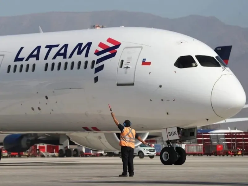 venezuela-revocacion-vuelos-aerolineas|Foto: Infobae El gobierno de Venezuela retira permisos de vuelo a seis aerolíneas internacionales: Iberia, TAP, Avianca, Latam Colombia, Turkish Airlines y Gol

  