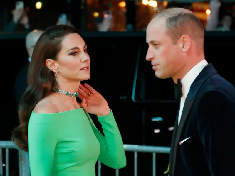 Kate Middleton y el príncipe Guillermo / Foto: Antena  Guillermo y Kate fueron amigos antes de ser pareja y tuvieron un noviazgo de casi una década, lo que sugiere una base más sólida