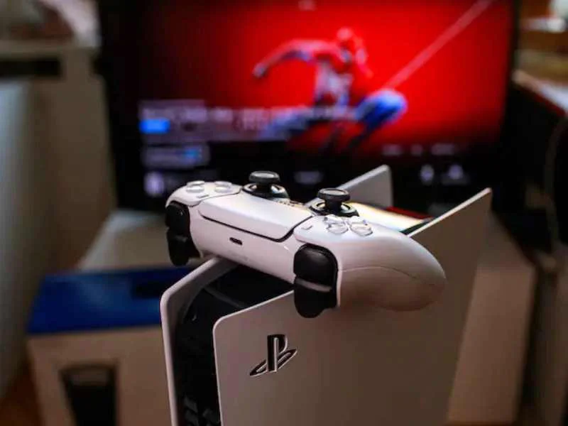 primer-plano-de-una-consola-playstation-en-un-salon|Foto: Getty Images 