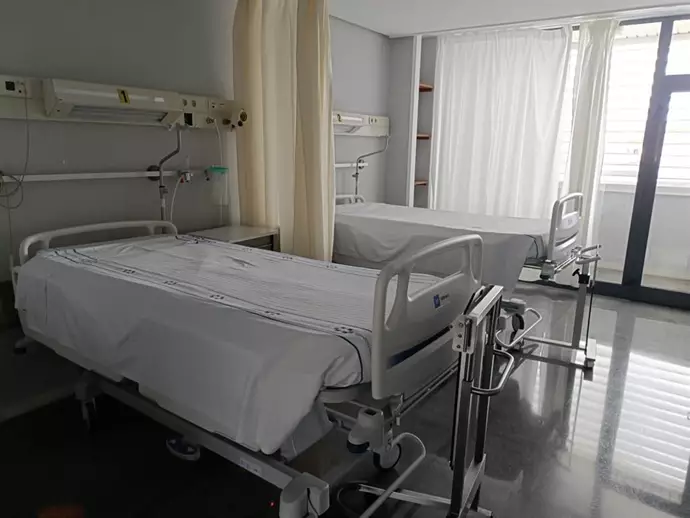 Camas renovadas en el área de hospitalización del Hospital de El Hierro|Foto: Europa Press/Gobierno de Canarias La Central Sindical Independiente y de Funcionarios denuncia el cierre de camas y quirófanos en verano por falta de refuerzos y pide a las CCAA planes de contingencia