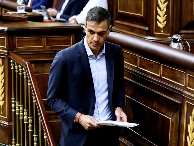 pedro-sanchez-pronuncia-un-discurso-desde-la-tribuna-del-congreso-de-los-diputados|Foto: EFE