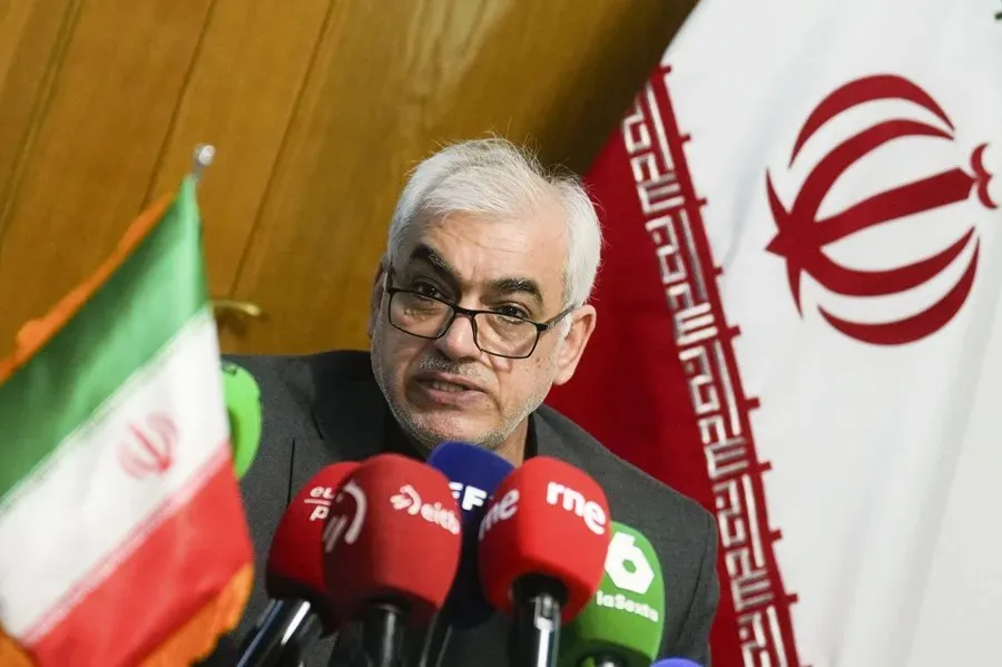 El embajador de la R. I. de Irán en España, D. Reza Zabib|Foto: EFE/Borja Sanchez-trillo Embajador de Irán: "Si EEUU nos dispara una sola bala, sus bases serán objetivo para nosotros"
