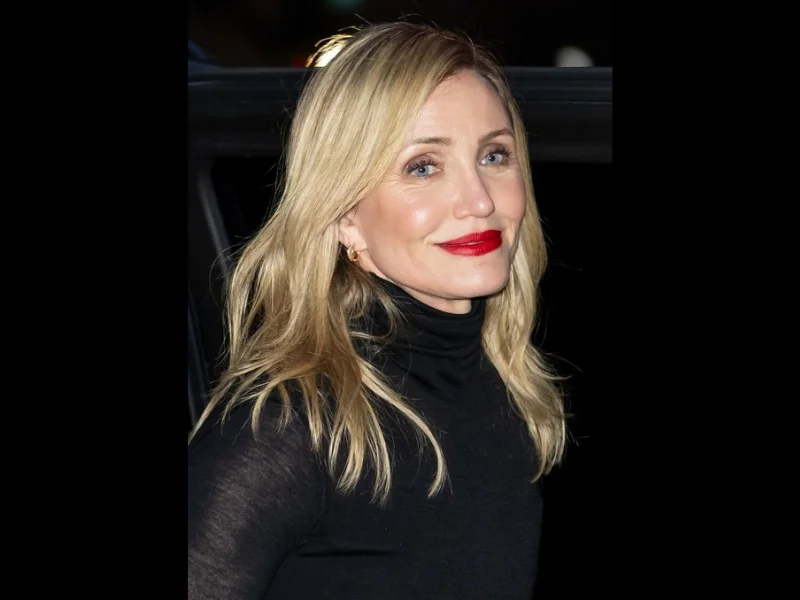 cameron-diaz-sonriendo-en-un-evento-publico-con-estilo-sobrio|Foto: Getty Images 