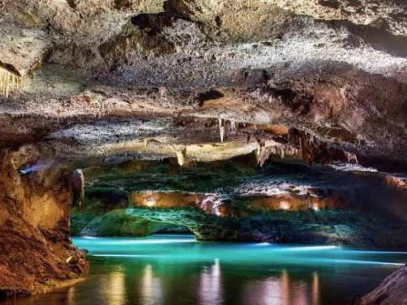 El río subterráneo navegable de las Coves de Sant Josep en Vall de Uxó, Castellón|Foto: comunitatvalenciana.com