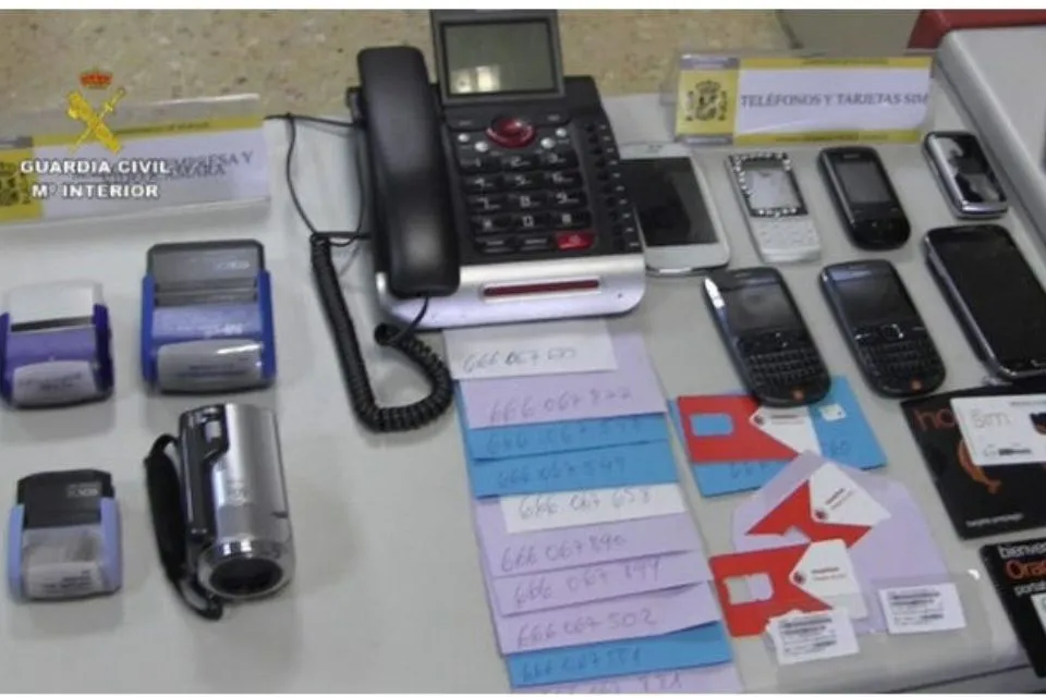 seis personas que ha estafado unos 114.000 euros -65.000 usuarios de telefonía Barcelona - Foto: EFE/Guardia Civil 