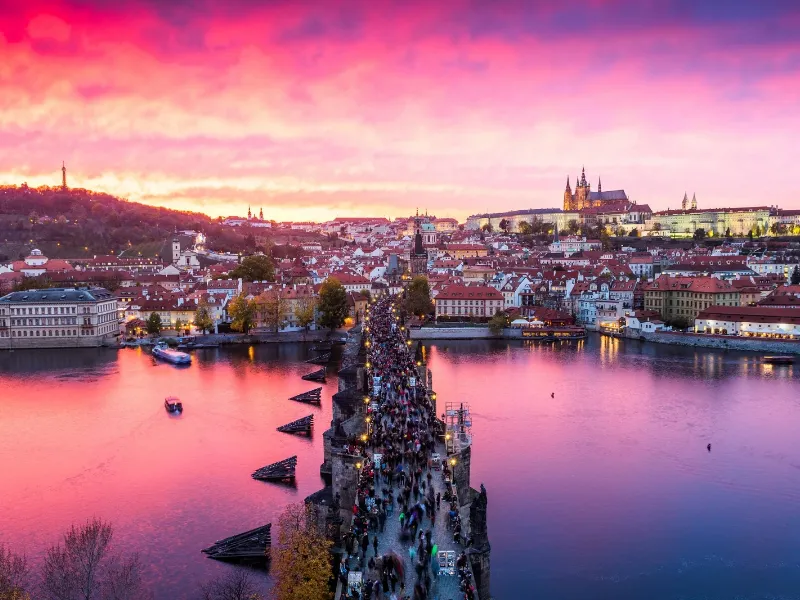 Septiembre: destinos europeos desde 64 € para viajar barato desde Madrid y Barcelona Descubre los mejores destinos para viajar en septiembre desde España con tarifas desde 64 €. Cultura, historia y relax sin salirte del presupuesto

