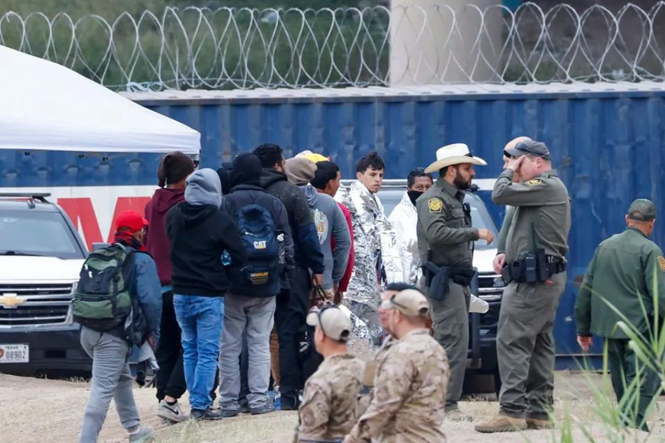 migrantes en la frontera de Texas (EEUU). EFE/EPA/Adam Davis