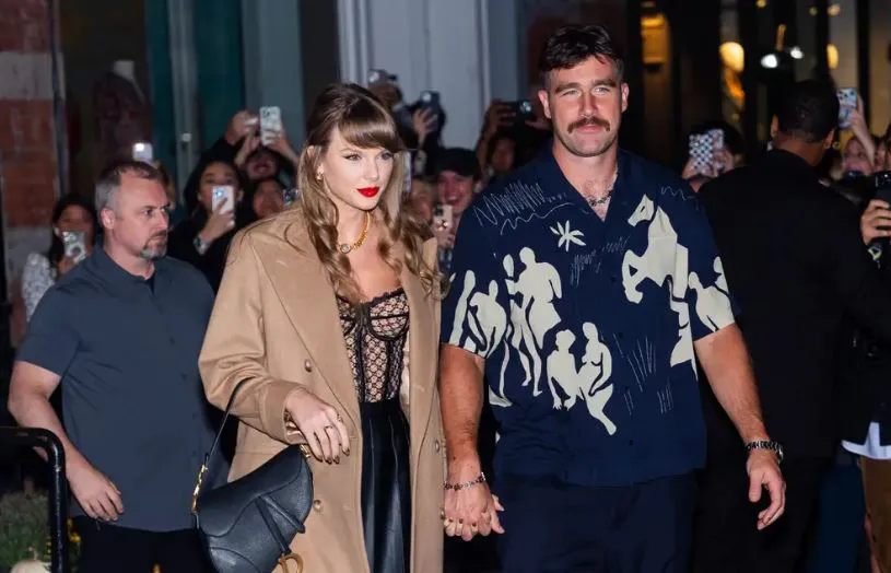 Taylor Swift y Travis Kelce en octubre del 2024.|Foto: TheStewartofNY / Getty En su novena pista del nuevo álbum, “The Life of a Showgirl”, Taylor Swift realiza insinuaciones sexuales y guiños al jugador de la NFL, generando un torrente de reacciones en redes sociales.